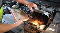 Podivný nález. Řidič nechápal, proč jeho auto ztrácí výkon, pak se nestačil divit