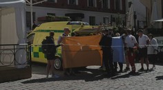 Útočník ve Švédsku pobodal na politické akci ženu. Ta zraněním podlehla