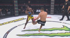Šílené zranění MMA zápasníka. Po tvrdém kopu si zlomil nohu