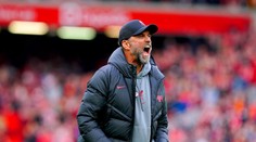 A co strečink, pane trenére? Klopp po oslavách Liverpoolu odkulhal v bolestech