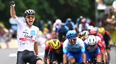 Nejdelší etapu Tour de France ovládl Tadej Pogačar a žlutý dres mění majitele