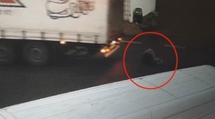 Policisté na Vysočině zadrželi cizince. Vezli se na podvozku kamionu