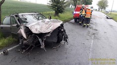 Po nehodě jedna z posádek utekla, v druhém autě byli zranění lidé