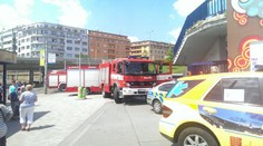 Žena v Praze skočila pod metro a zemřela! Provoz byl zastaven!