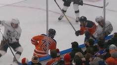 Ze střelce ranařem. McDavid byl po ostrém faulu vyloučen do konce zápasu