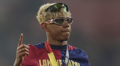 Z Yamala bude chlap. Fotbalista chystá velkou oslavu, dorazit má i Hamilton