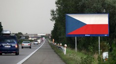 Billboardy na dálnicích překryly české vlajky. Víme, co znamenají
