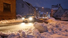 Lidé bez proudu, dopravní kolaps. Sněhová kalamita ochromila střední Evropu