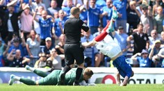 Zbláznil se? Gólman v Anglii během chvíle zlikvidoval dva soupeře