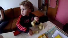 Tříletá Nikolka OPĚT SLYŠÍ! Anonymní dárce zaplatil ztracenou součástku