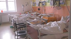 Počet nakažených i nadále stoupá, nemocnice odkládají plánované operace