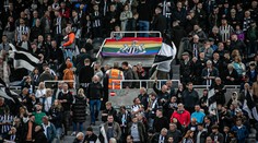 Fanouška Newcastlu v Miláně pobodali. Napadli ho zezadu noži