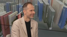 Olízl jsem žábu, pochlubil se spisovatel. Má důkaz o neexistenci svobodné vůle