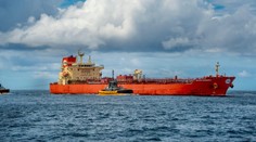 Reakce na otevření Hormuzského průlivu přišla okamžitě. Cena ropy rychle klesá