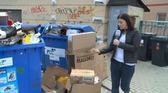 Kontejnery jsou plné kartonů. Popeláři nestíhají vyvážet