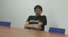 Vrhač výkalů znovu udeřil: Plný kýbl donesl do redakce