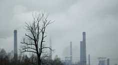 Muž zkolaboval ve 30metrové výšce, záchranáři za ním museli na komín