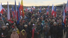 Na pražské Letné se sešly stovky lidí. Protestovaly proti Fialově vládě