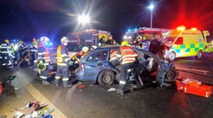 Vážná nehoda mezi Mostem a Louny. Šest lidí se zranilo, někteří těžce
