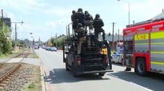 Policii pustili do bytu útočníka z Ostravy. Zjišťuje, proč chtěl střílet