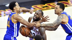 LeBron přepisoval historii! Cleveland díky němu udržel naději