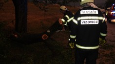 Tři hasiče při práci trefil blesk! Bouřky hrozí v celém Česku!