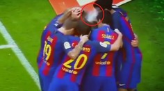 "Fanoušci" trefili Neymara láhví + vážné zranění Iniesty! VIDEO