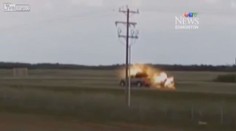 Vteřiny děsu: Auto za jízdy trefil a roztavil blesk! VIDEO