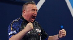 Je to Duzza! Vyhrál finále Premier League a má první velký triumf v PDC