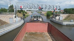 Stát postavil železniční most za čtvrt miliardy. Trať není vytížená, proto ji zruší