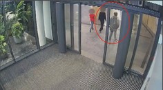 Agresor jen tak kopl cizího muže do hlavy, hrozí mu 10 let! VIDEO