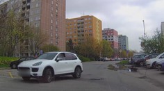 Vybrzdil mě a hrozil mi pistolí, tvrdí jeden řidič o jiném. Vše řeší policie