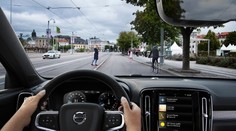 Moderní auta vám můžou zničit telefon. Dejte pozor při focení a natáčení, varuje automobilka