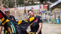 Dakar má volný den: Jak se pere prádlo a opravují stroje v bivaku?