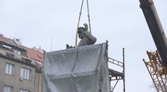 Sbohem, Koněve! Praha kvůli sporům odstranila kontroverzní sochu