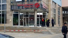 Záhadný balíček vyděsil Pražany. Z kufříku čouhala zvláštní dioda