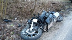 Motorkář (17) nezvládl předjetí, nepomohlo ani dlouhé oživování
