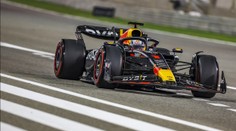 Kvalifikaci na Velkou cenu Bahrajnu ovládly vozy Red Bullu, vyhrál Verstappen