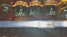 Ceny medu vystřelují nahoru! V Praze lidé zaplatí i přes 200 korun za kilo