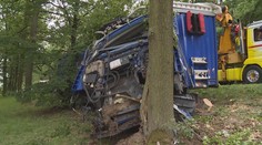 Tragická nehoda na Hradecku! Řidič kamionu vjel do protisměru