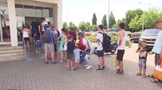Vedra vylákala lidi na koupaliště, ve frontách čekali i několik hodin