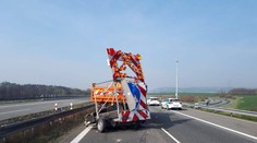 Silničářům jde v práci o život! Za jediný den jejich auta třikrát srazili