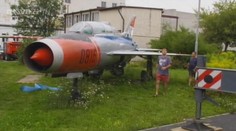 Stíhačka MiG-21 dorazila do Ostravy, mohli jste ji vidět na D1