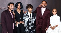 Poprvé od facky na červeném koberci: Willa Smithe přišla na premiéru podpořit celá rodina