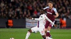 Součkův West Ham remizoval s Lyonem. Frankfurt překvapil Barcu