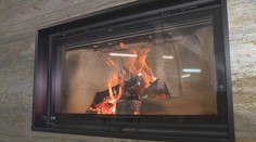 Kvůli cenám energií jdou kamna na dračku. Výrobci jsou zavalení na měsíce dopředu