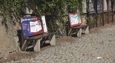Praha 8 musela odstranit betonové lavičky s reklamou. Lidé ale zuří