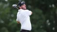 Golfista Murray řádil na US Open. Jednu hůl vzteky zlomil, další mrsknul do trávy
