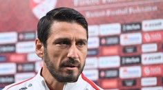 Trenér při protestech upadl na hlavu. Skončil v nemocnici a hráči čekali