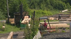 Muž lidem slíbil dřevěné domy, které nikdy nepostavil. Na soud čeká ve vazbě